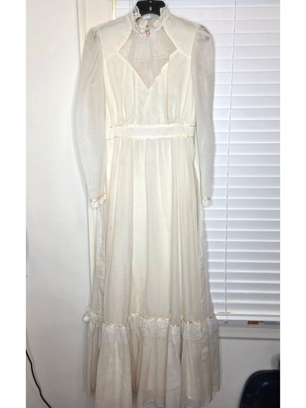 VTG Gunne Sax Ivory Lace Prairie Wedding Dress Cameo Pin Sheer OverlayCottage - Picture 2 of 15